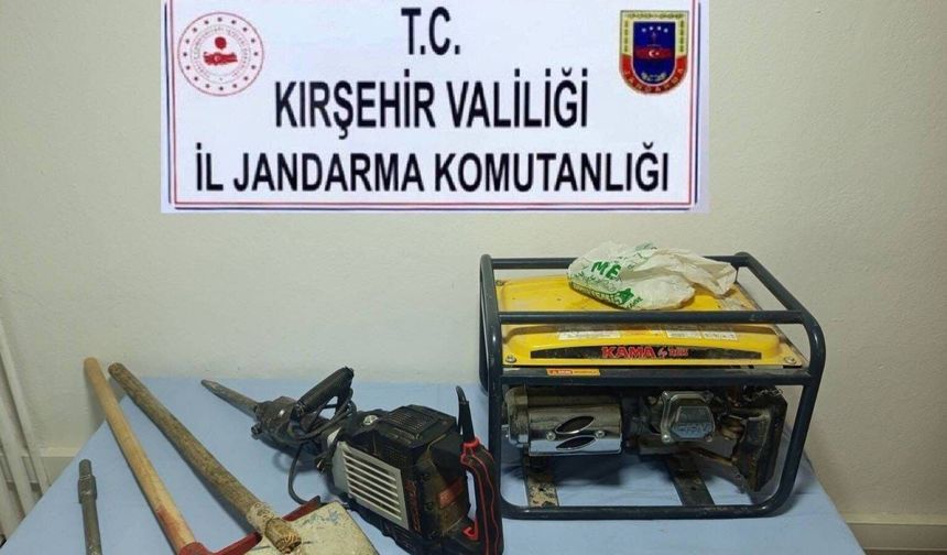 İzinsiz kaçak kazı yapan 3 şüpheli yakalandı