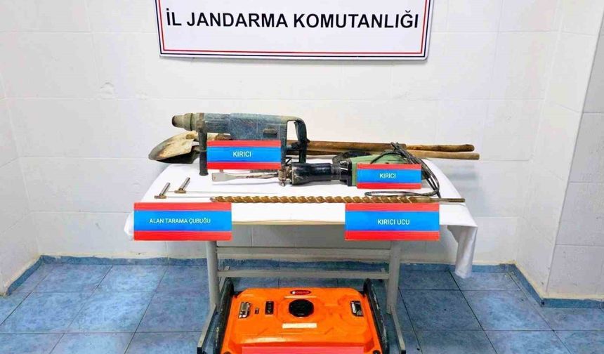 Kaçak kazı yapan 5 kişi suçüstü yakalandı