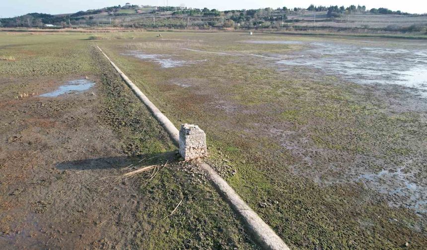 Su çekilince tarihi su kanalları gün yüzüne çıktı