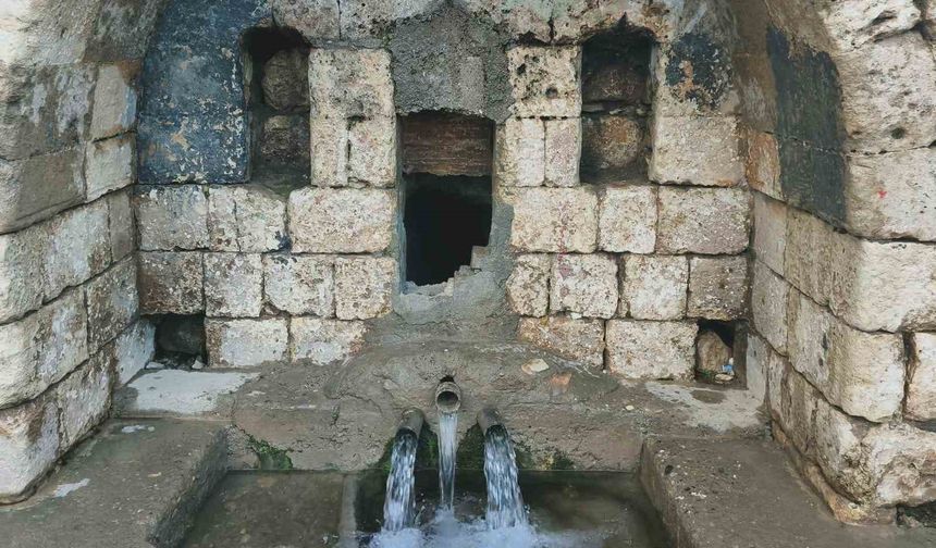 Tarihi 2 çeşmeden su akmaya başladı