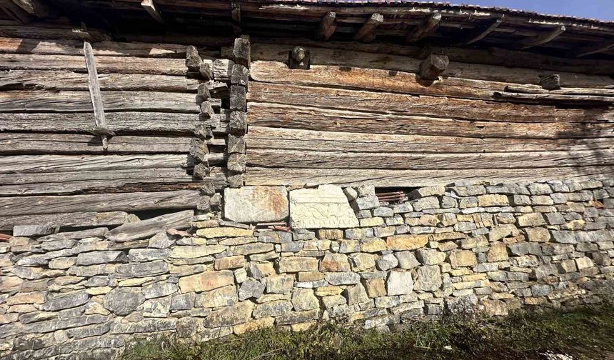 Müze gibi köy: Her duvarlarda tarihi tapınağın taşları var