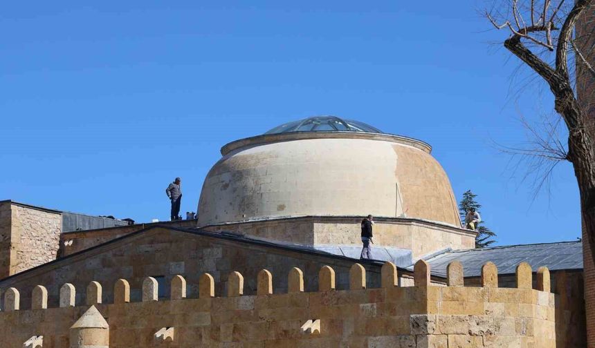 Cacabey Medresesi’nde Kubbe Onarımı