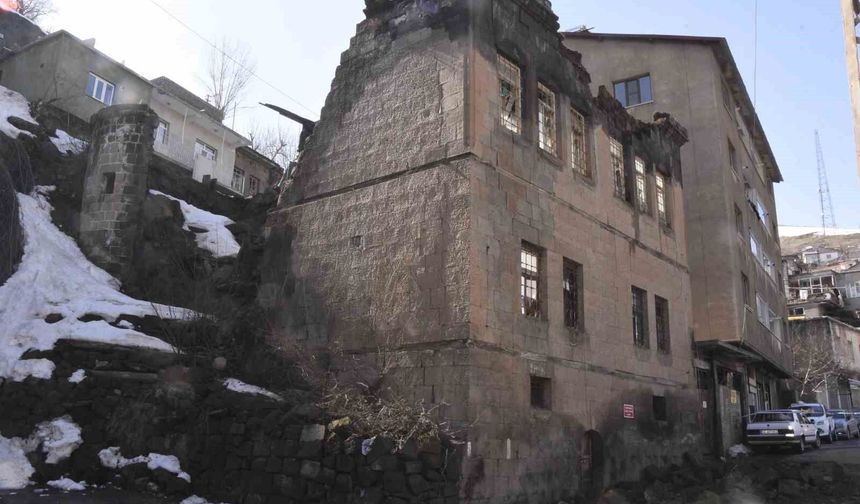 Bitlis'te Tarihi Ahmet Ağa Konağı Çöküşü