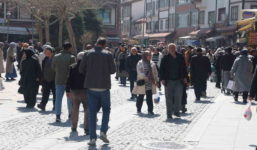 Konya'nın Tarihi Bedesten Çarşısı'nda bayram yoğunluğu