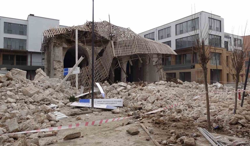 Çınar Camii'nde Korkutan Göçük!