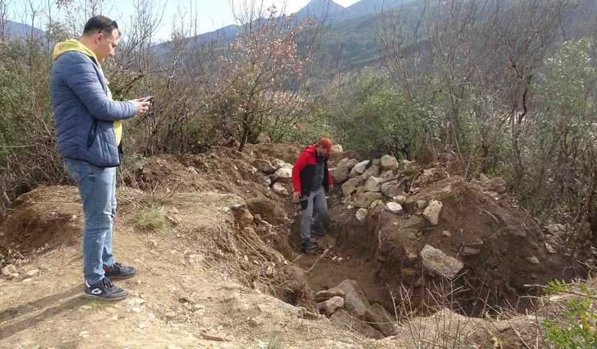 Roma dönemine ait kalıntıların bulunduğu bölge defineciler tarafından tahrip edildi