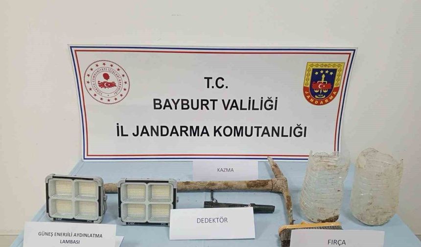 Bayburt'ta sit alanında izinsiz kazı yapan 4 şüpheli yakalandı