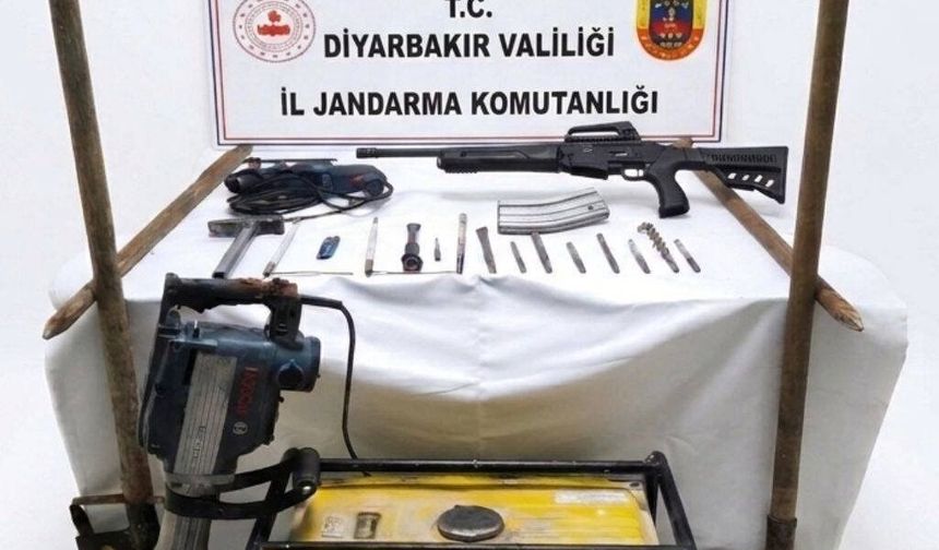 Diyarbakır'da kaçak kazı yapan 5 kişi suçüstü yakalandı