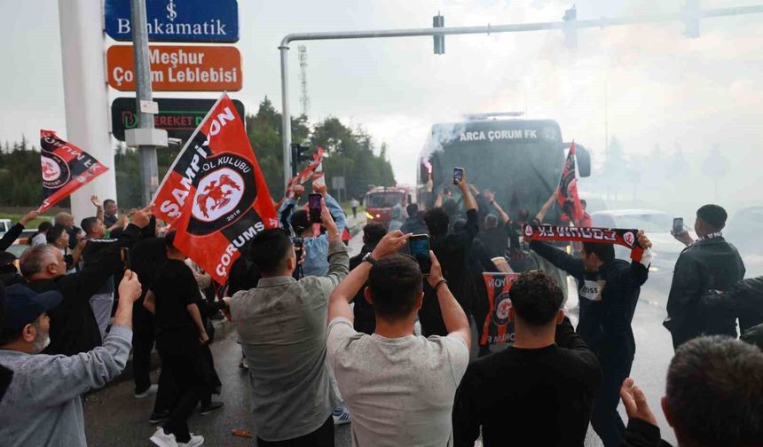 Çorum FK'da Süper Lig coşkusu: Tarihi zaferin ardından takım kafilesine görkemli karşılama