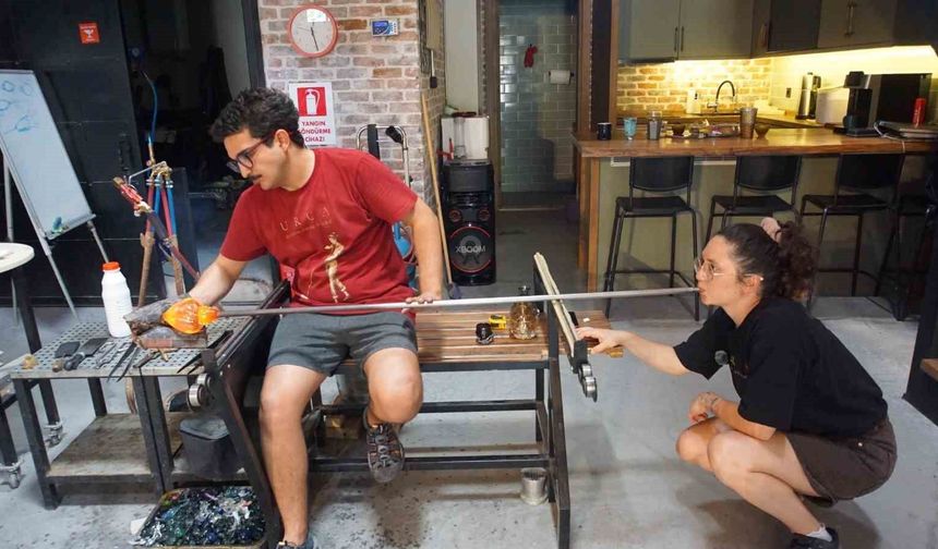 Roma yöntemiyle bin 190 derecelik cam sanatı