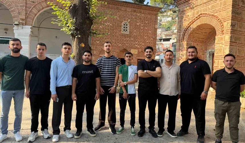 AK Parti Osmangazi Gençlik Kolları'ndan tarihi mirasa anlamlı vefa