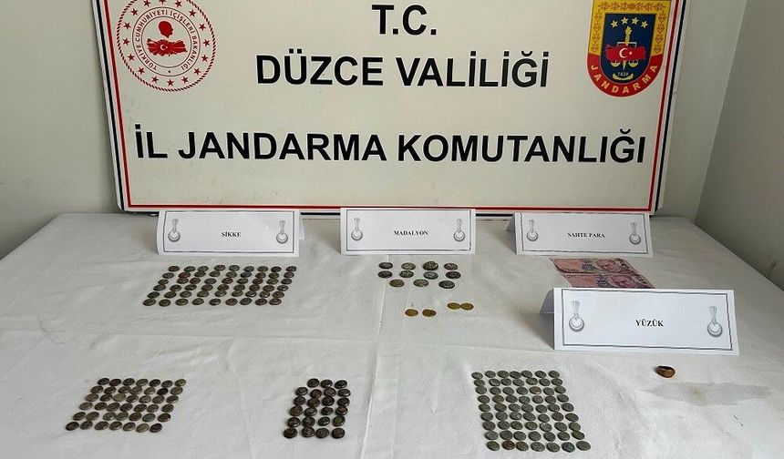 Düzce'de tarihi eser operasyonu 196 sikke ele geçirildi
