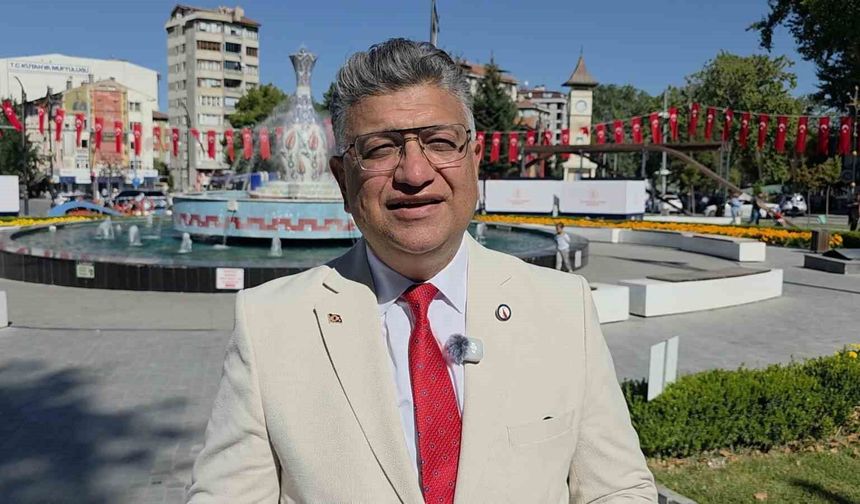 Rektör Kızıltoprak: 'Yaşayan Miras Şöleni, Kütahya'nın köklü kültürel mirasını şehir meydanlarına taşımıştır'