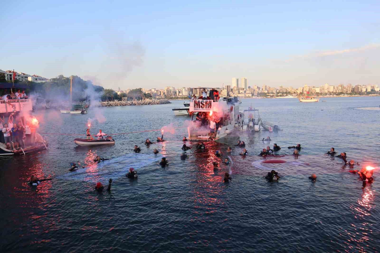 Moda İskelesi'nde tarihi kutlama: Kabotaj Bayramı için 100 noktada aynı anda daldılar