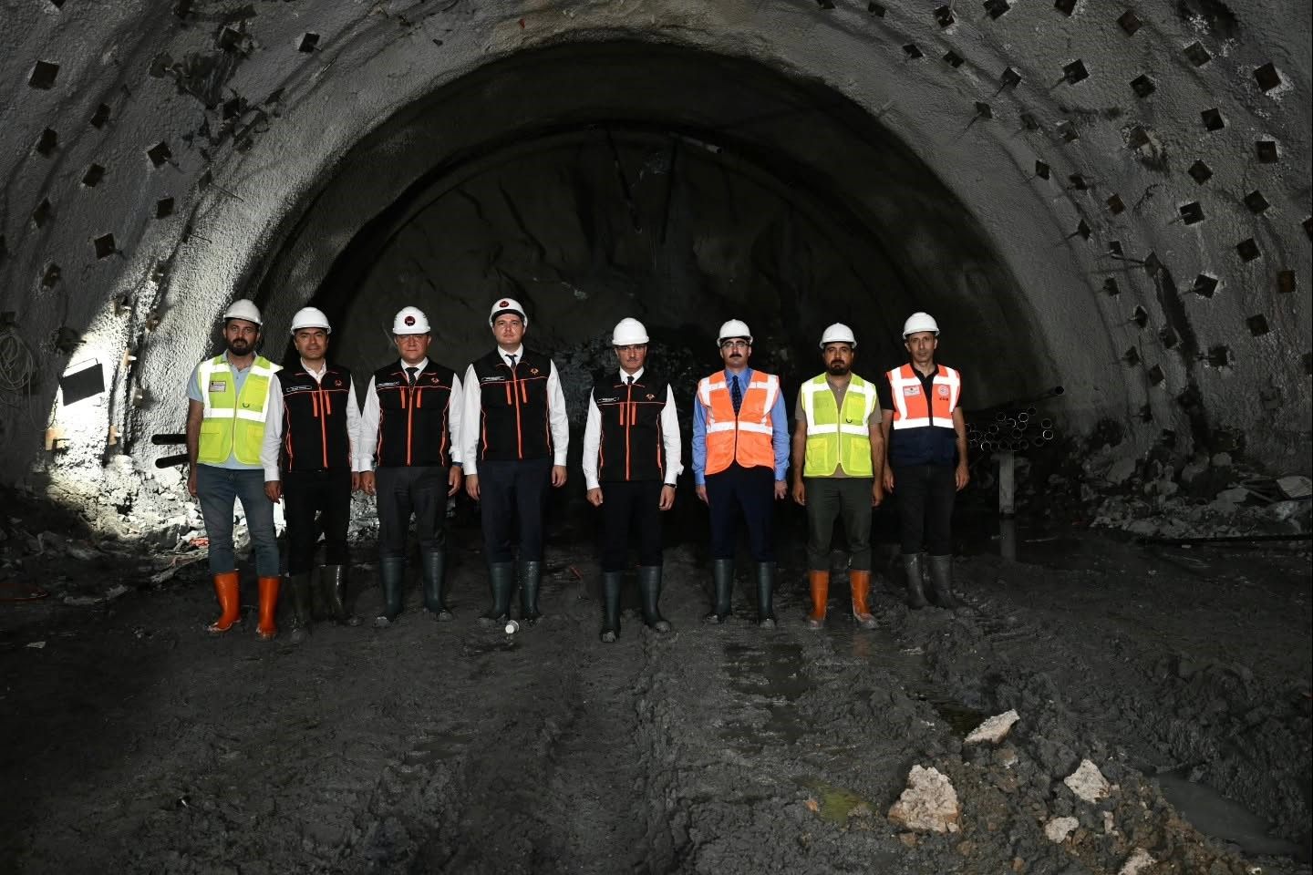 Çirişli Tüneli'nde kazı ve destek çalışmalarında yüzde 60, nihai beton çalışmalarında ise yüzde 49 seviyesine ulaşıldı