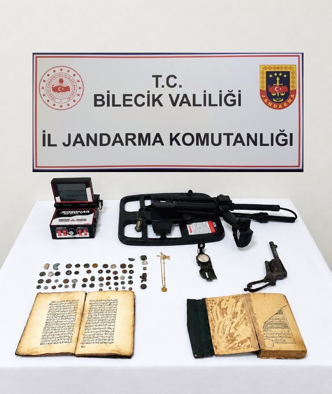 Bilecik'te tarihi eser operasyonu: 51 sikke ele geçirildi