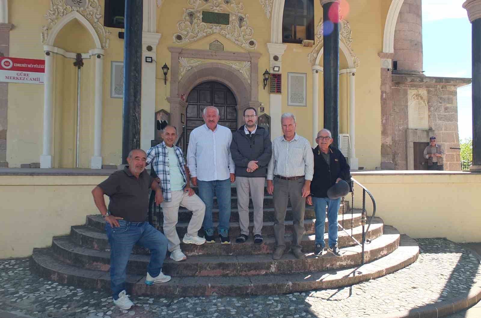 Edremit'te tarihi Güre Camii ilgi görüyor